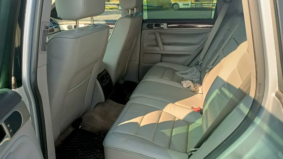 VOLKSWAGEN Touareg -