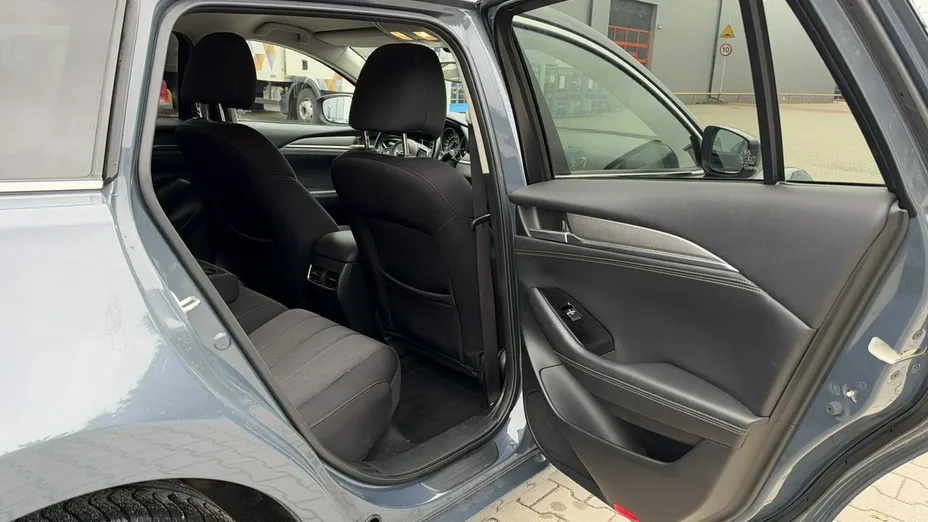 MAZDA 6 -