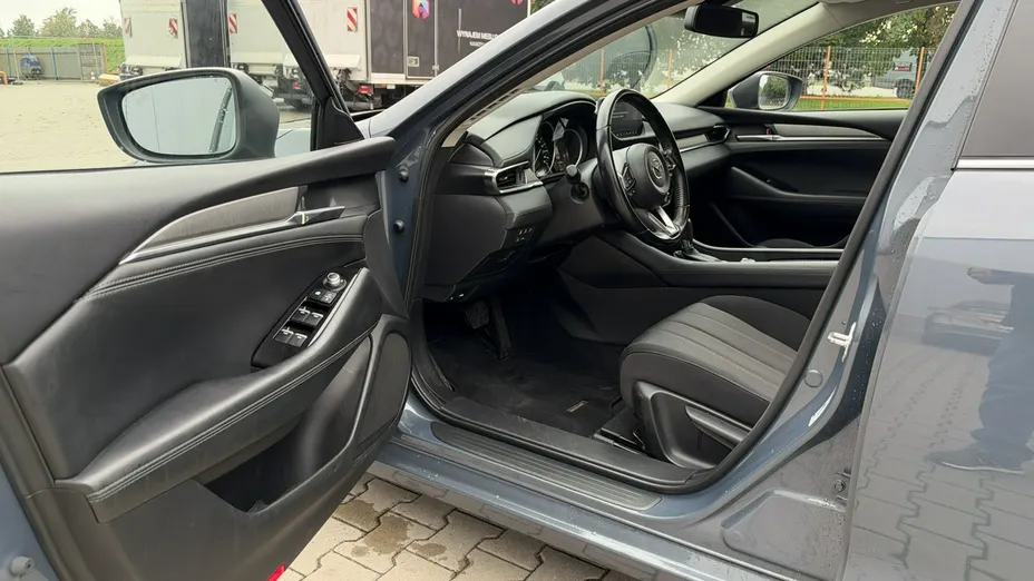 MAZDA 6 -