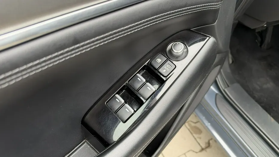 MAZDA 6 -