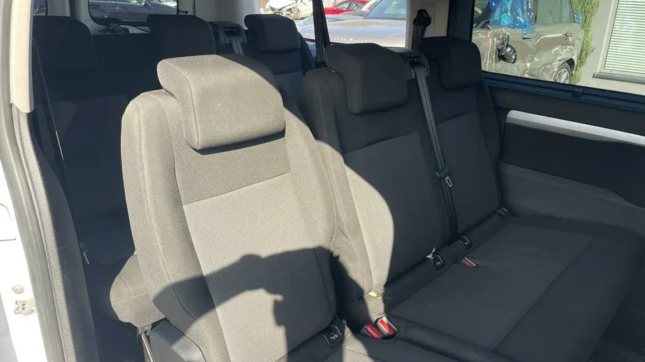 PEUGEOT Traveller -