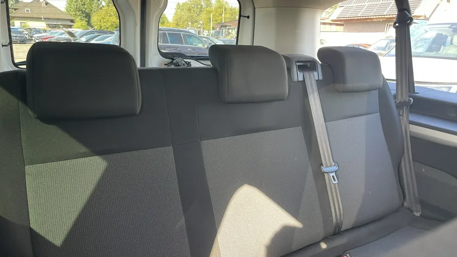 PEUGEOT Traveller -