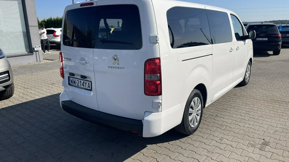 PEUGEOT Traveller -