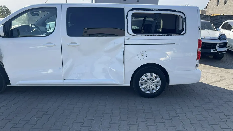 PEUGEOT Traveller -