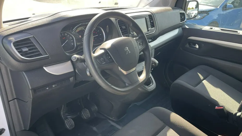 PEUGEOT Traveller -