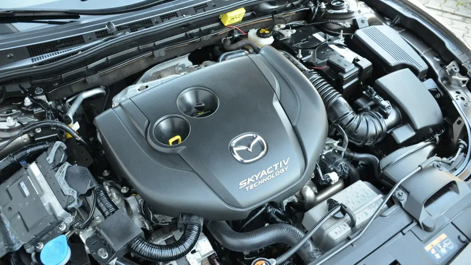 MAZDA 6 -