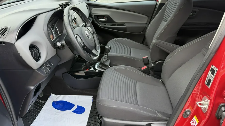 TOYOTA Yaris -