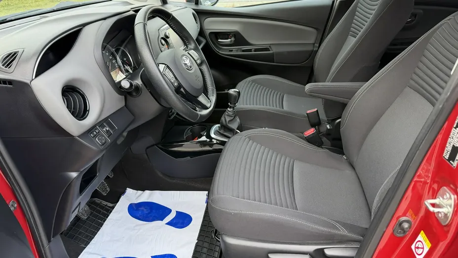TOYOTA Yaris -