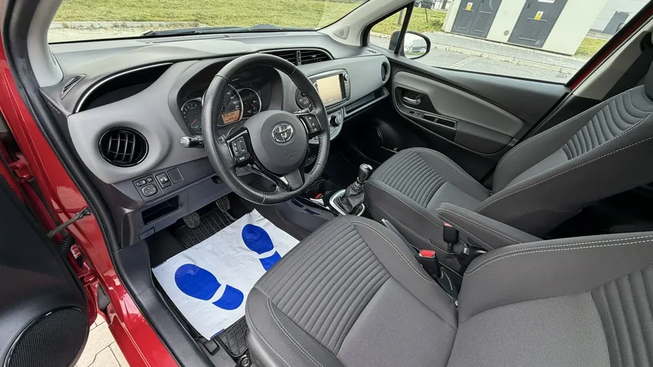 TOYOTA Yaris -