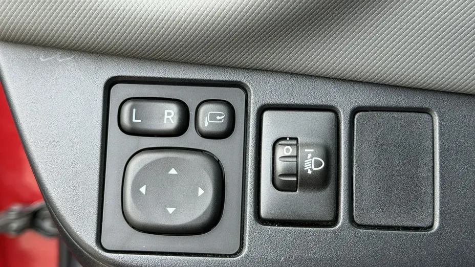 TOYOTA Yaris -