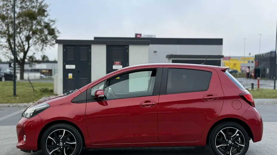 TOYOTA Yaris -