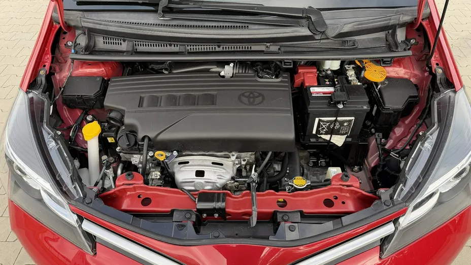 TOYOTA Yaris -