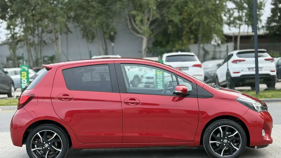 TOYOTA Yaris -