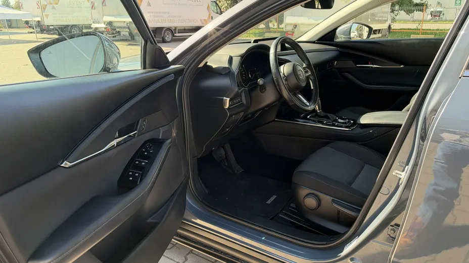 MAZDA CX-30 -