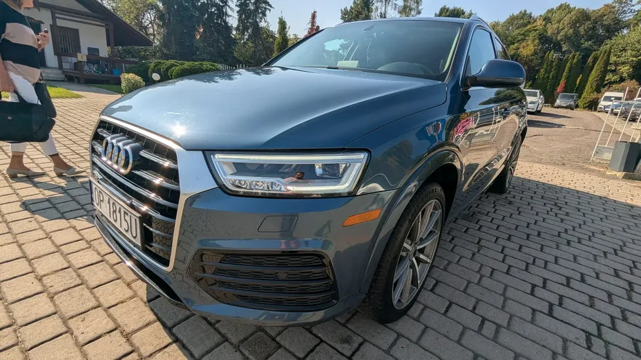 AUDI Q3 -