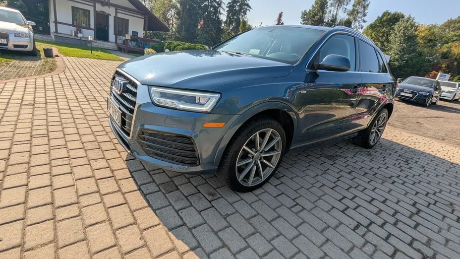 AUDI Q3 -