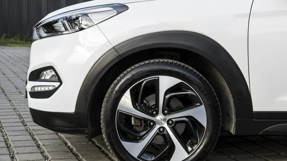 HYUNDAI Tucson -