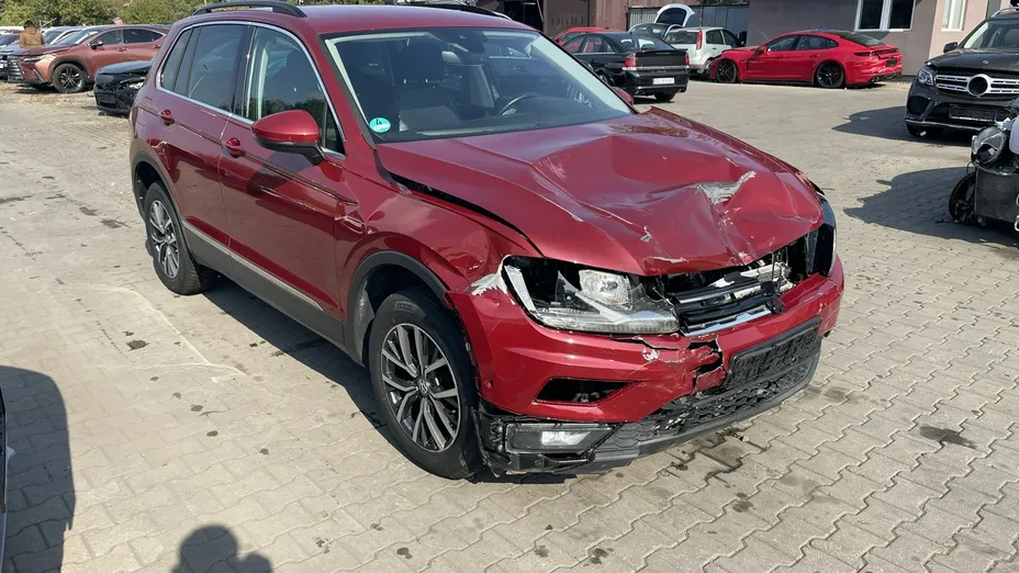 VOLKSWAGEN Tiguan -