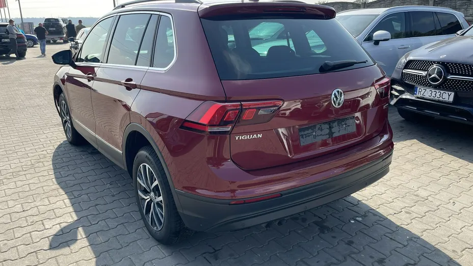 VOLKSWAGEN Tiguan -