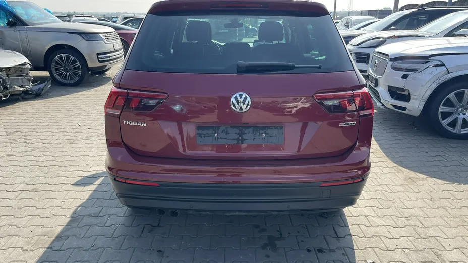 VOLKSWAGEN Tiguan -