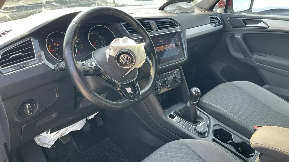 VOLKSWAGEN Tiguan -