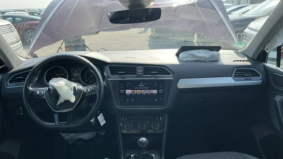 VOLKSWAGEN Tiguan -