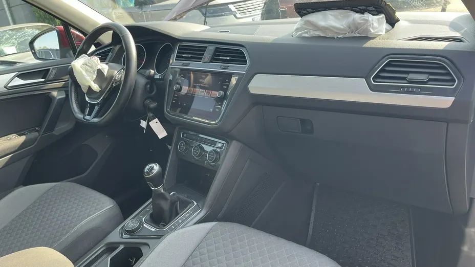 VOLKSWAGEN Tiguan -