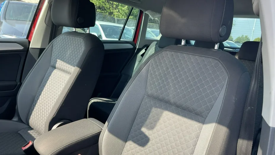 VOLKSWAGEN Tiguan -