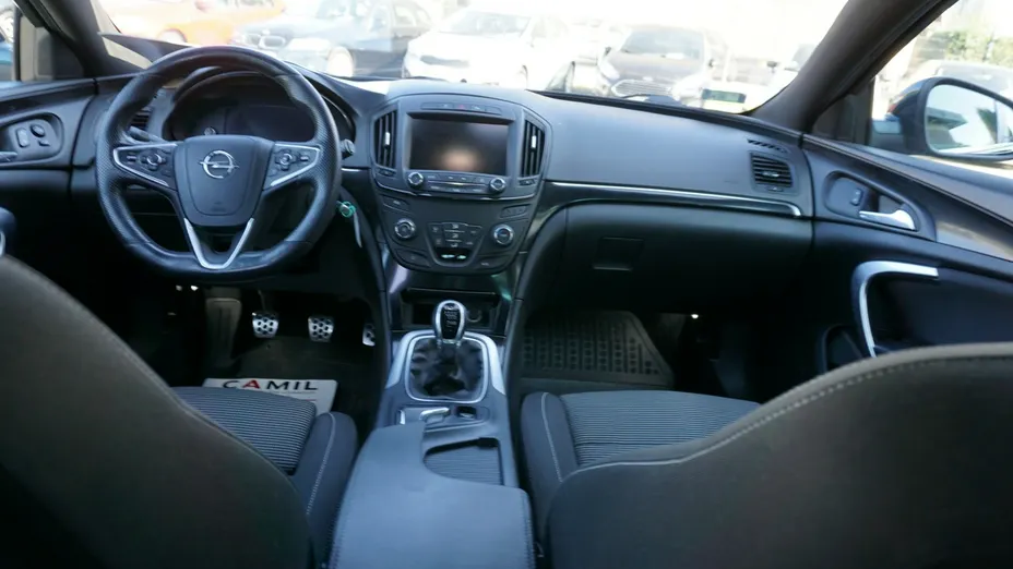 OPEL Insignia -