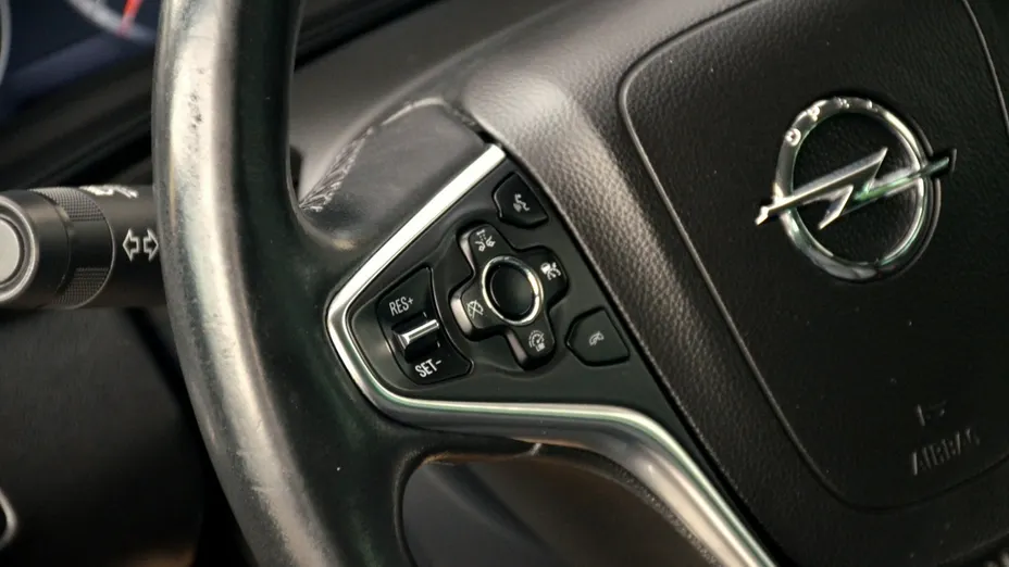 OPEL Insignia -