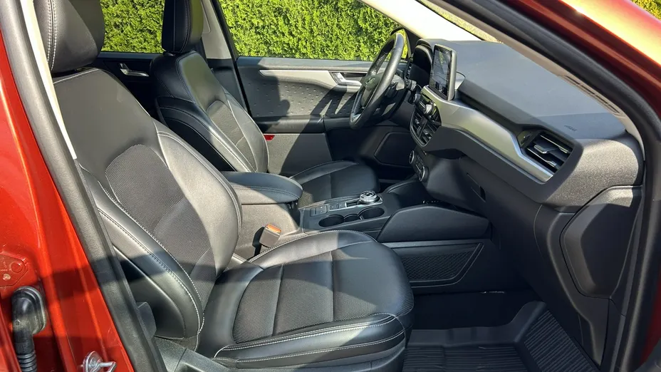FORD Escape -