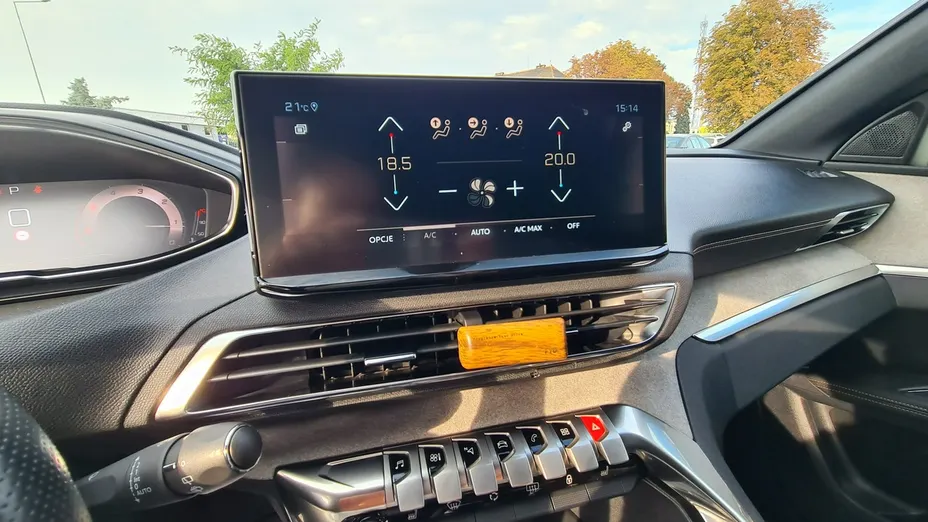 PEUGEOT 5008 -