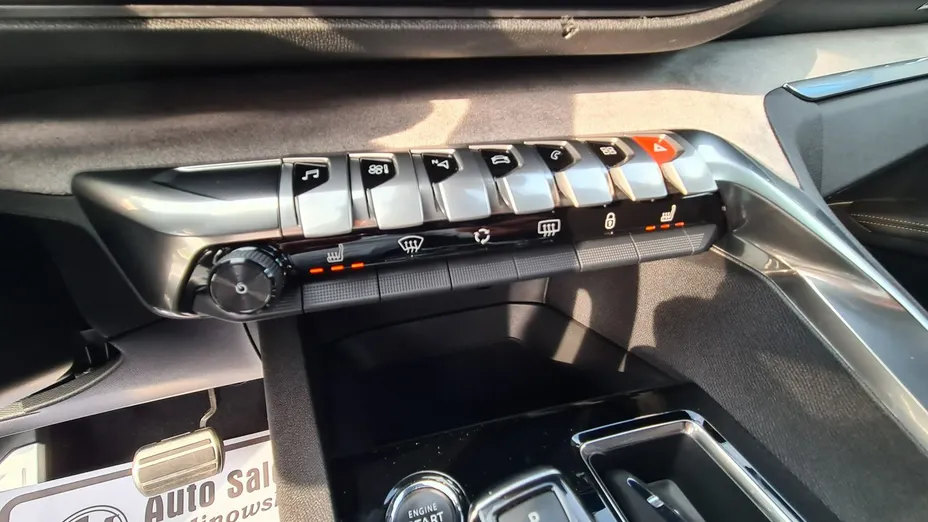 PEUGEOT 5008 -