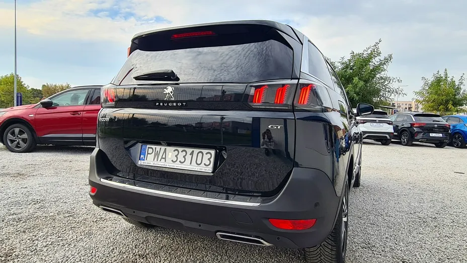 PEUGEOT 5008 -