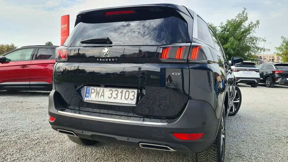 PEUGEOT 5008 -