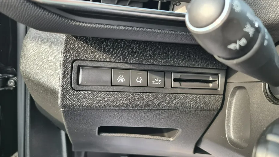 PEUGEOT 5008 -