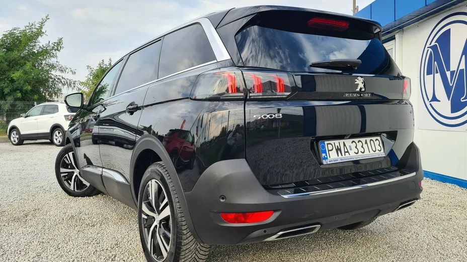 PEUGEOT 5008 -