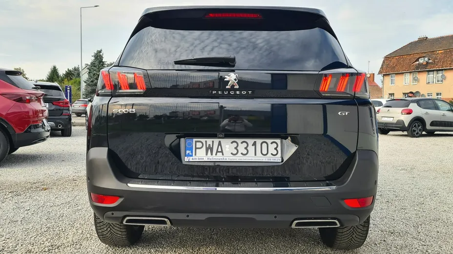 PEUGEOT 5008 -
