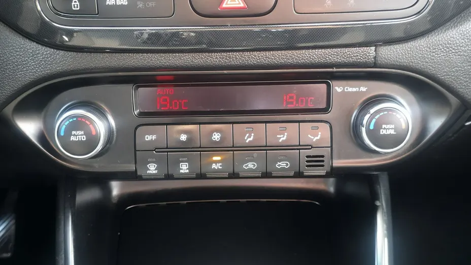 KIA Carens -