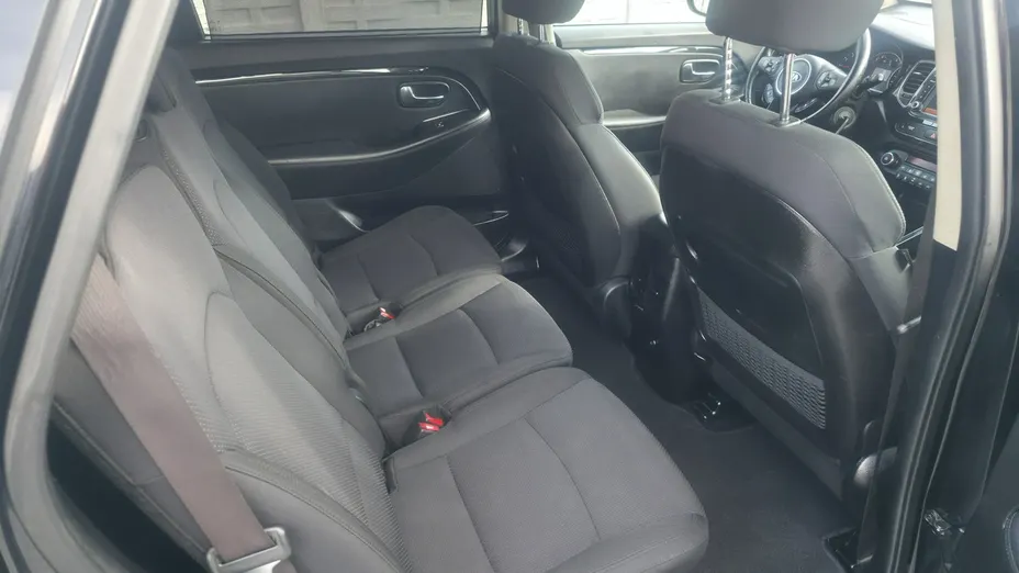 KIA Carens -