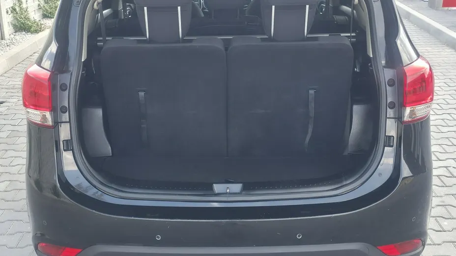 KIA Carens -