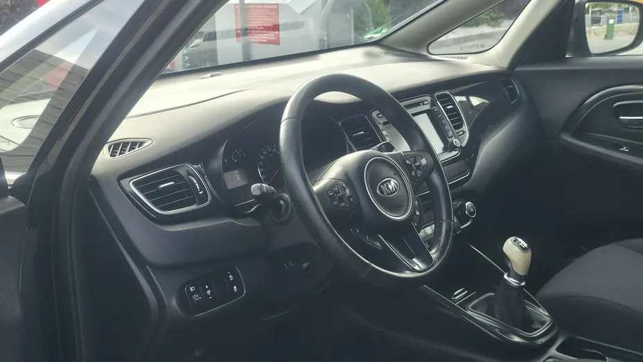 KIA Carens -