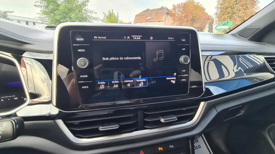 VOLKSWAGEN T-ROC -
