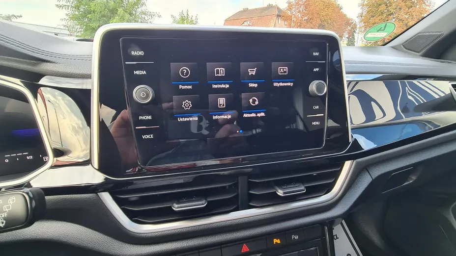 VOLKSWAGEN T-ROC -