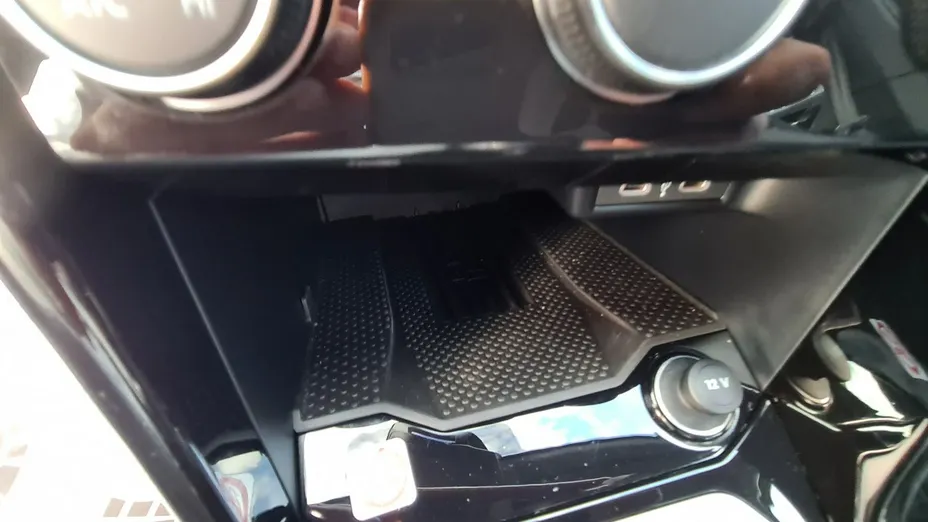 VOLKSWAGEN T-ROC -