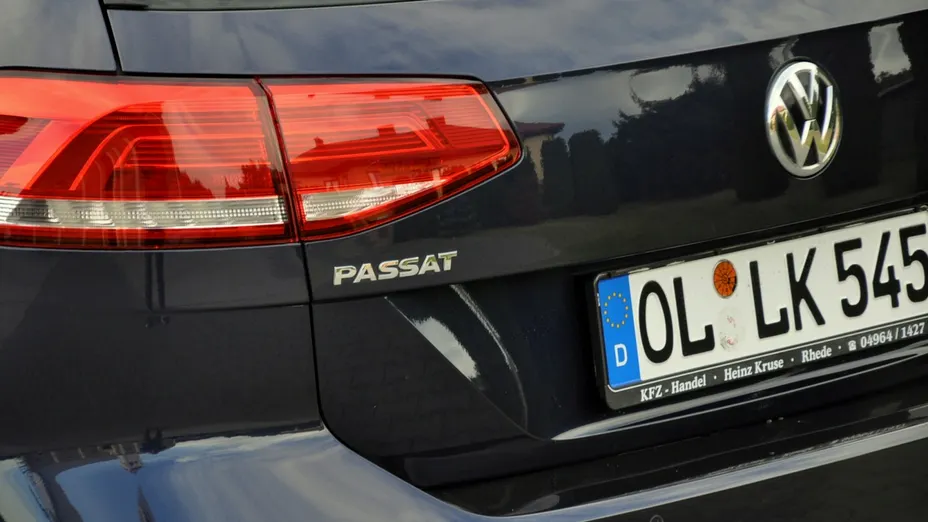 VOLKSWAGEN Passat -