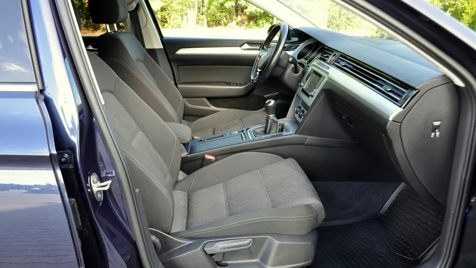 VOLKSWAGEN Passat -