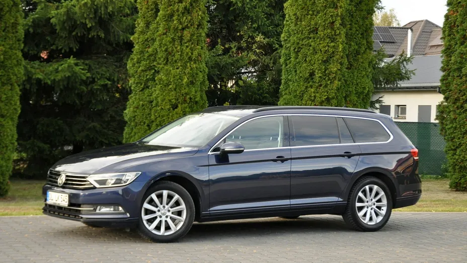 VOLKSWAGEN Passat -
