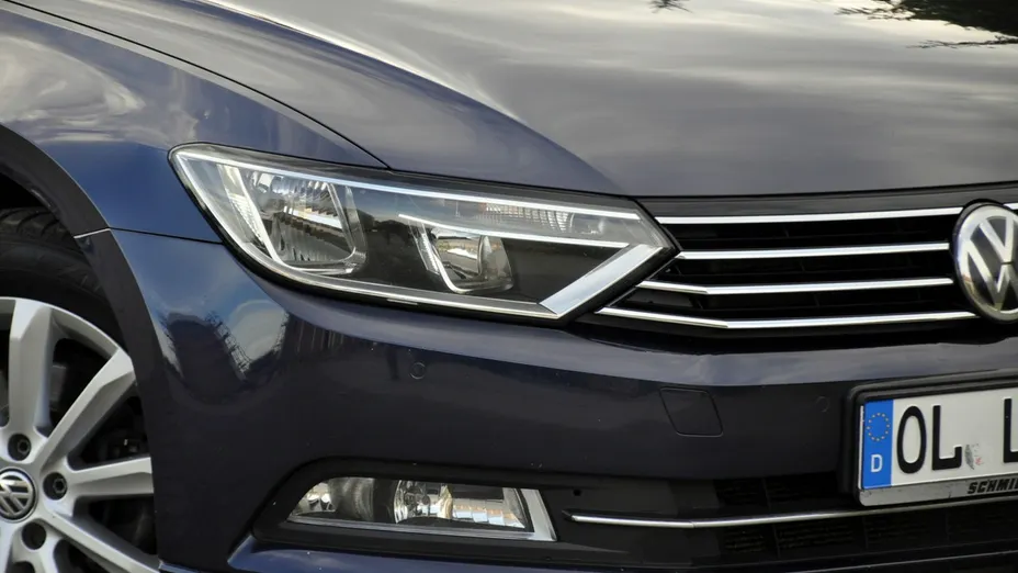 VOLKSWAGEN Passat -