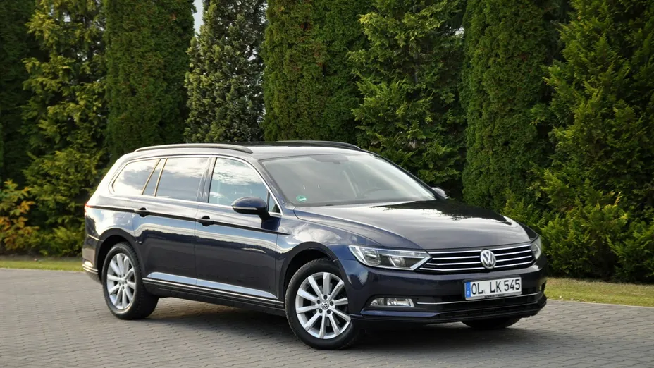 VOLKSWAGEN Passat -